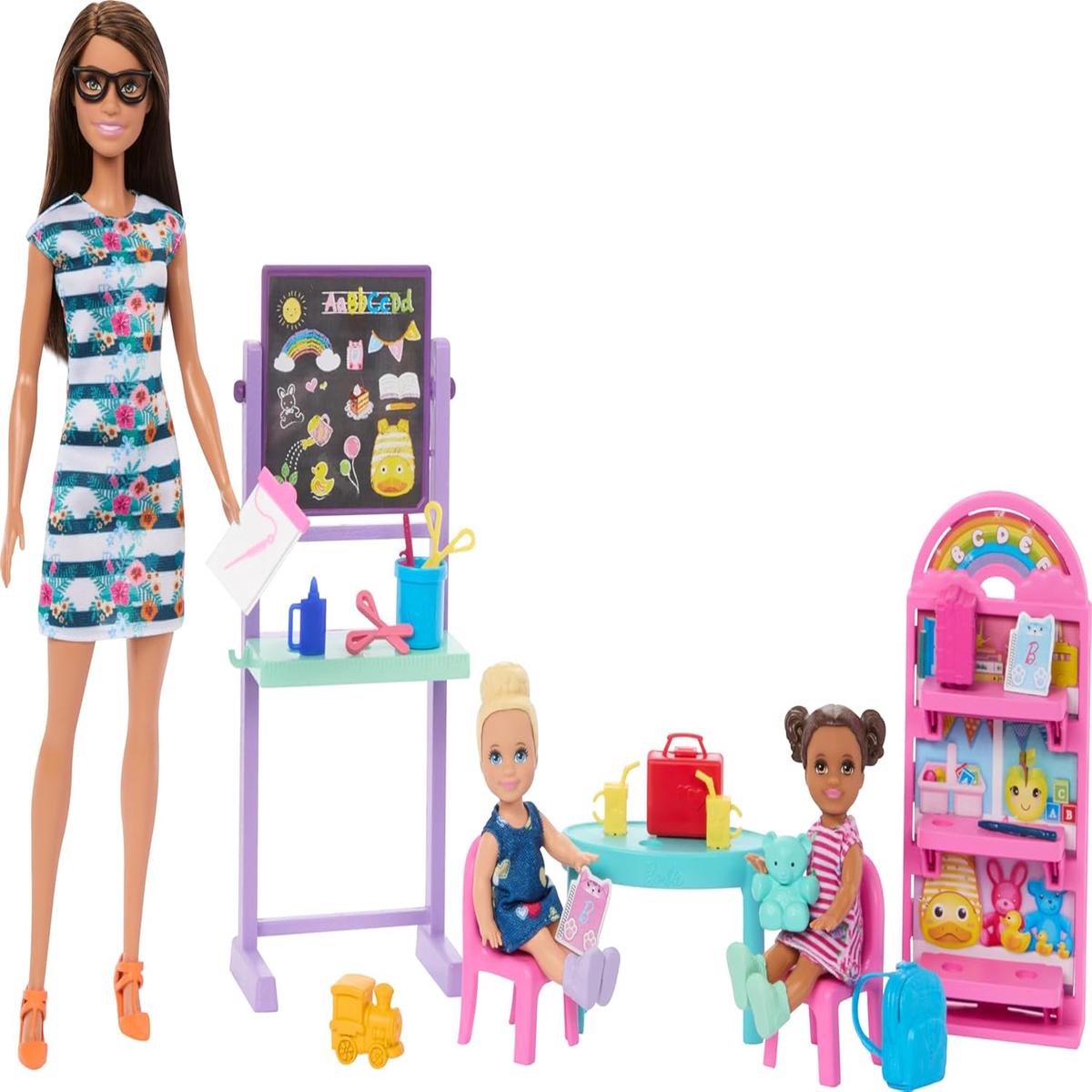 Barbie I Love School Dolls & Accessories, Classroom Playset with Fashion Doll, 2 Small Dolls & 20+ Pieces Including Furniture